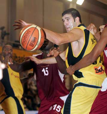 Η ΑΕΛ παραδόθηκε στις… τρίποντες βόμβες του Αμαρουσίου