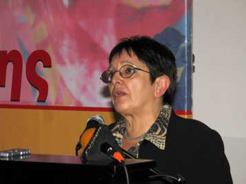 Ώρα να απεγκλωβιστούν οι εργαζόμενοι από τον δικομματισμό, τόνισε η Αλέκα Παπαρήγα