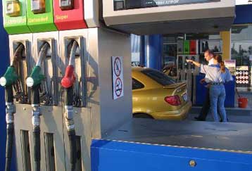 Η μείωση τιμών στο πετρέλαιο και η ασθενής κατανάλωση ρίχνουν τον πληθωρισμό στο 3,9%