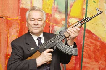 «Ευτυχής» για την εφεύρεσή του -αν και δεν πήρε χρήματα- είναι ο Μιχαήλ Καλάσνικοφ