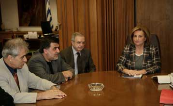 Κανένας δημόσιος υπάλληλος δεν θα μείνει χωρίς εφάπαξ, δεσμεύτηκε η Φ.Πετραλιά