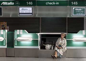 Σε επιστράτευση των απεργών της Alitalia προχωρά η ιταλική κυβέρνηση