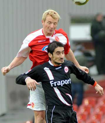 Μένει Αϊντραχτ, δεν επιστρέφει στην Ελλάδα ο «Λύμπε»