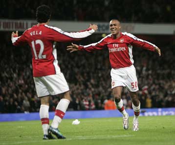 Ανετη πρόκριση της Αρσεναλ στην οκτάδα, αγχώθηκε η Μάντσεστερ Γ.