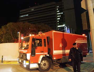 Επίθεση με γκαζάκια στο αυτοκίνητο του πρώην υπουργού Σήφη Βαλυράκη