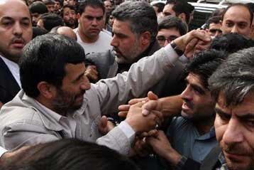 «Αλλαγή» ζητά από τον Μπαράκ Ομπάμα ο Μαχμούντ Αχμαντινετζάντ