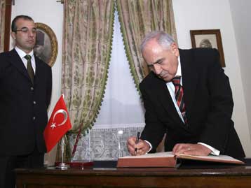 Ατυχείς το λιγότερο οι δηλώσεις Γκιονούλ, σύμφωνα με το Υπουργείο Εξωτερικών