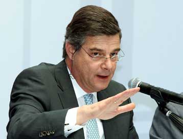 Σε ανάκληση αυξήσεων και μείωση επιτοκίων πιστωτικών καρτών προχωρά η ΕΤΕ