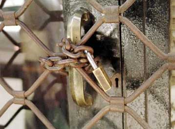 Φόβοι για «λουκέτα» σε χιλιάδες μικρομεσαίες επιχειρήσεις το 2009