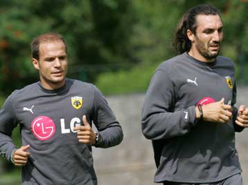 Διαψεύσεις από Μπασινά και Κυργιάκο για το… κλίμα στην ΑΕΚ