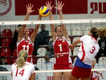 Ανατροπή και πρόκριση για τους άνδρες του Ολυμπιακού, αποκλεισμός για τις γυναίκες