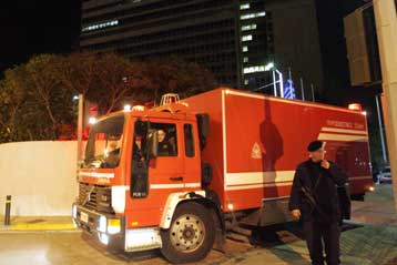 Πυρπόληση αυτοκινήτου της ΕΡΤ στο κέντρο της Αθήνας