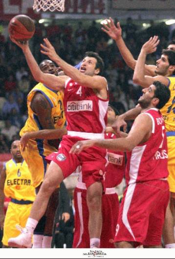 Τα… είχε όλα ο Ολυμπιακός και επικράτησε της Μακάμπι με 84-65