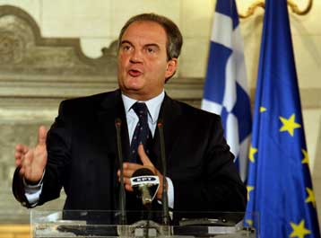 Αντεπίθεση – αντίδοτο στην εσωστρέφεια επιχειρεί το Μέγαρο Μαξίμου