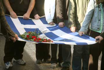 Το ΕΜΠ ζητά από το ΠΑΣΟΚ την ιστορική σημαία του Πολυτεχνείου