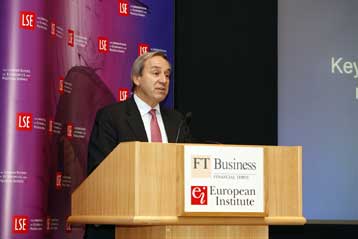 Η κρίση αναδεικνύει την ανάγκη για μία νέα παγκοσμιοποίηση, λέει ο Γ.Αλογοσκούφης