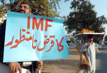 Βοήθεια από το ΔΝΤ ζητά και το Πακιστάν