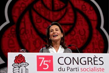 Πρέπει να θεραπεύσουμε τους εαυτούς μας, λέει η Ρουαγιάλ στο συνέδριο των Σοσιαλιστών