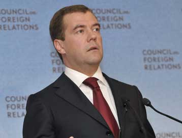 Σε επανοικοδόμηση των σχέσεων ΗΠΑ-Ρωσίας ελπίζει ο Μεντβέντεφ με τη νέα διακυβέρνηση