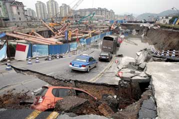 Τουλάχιστον τρεις νεκροί από κατάρρευση ημιτελούς στοάς του μετρό στην ανατολική Κίνα