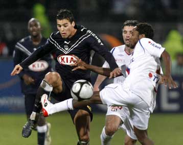 Ολοταχώς για το όγδοο οδεύει η Λιόν μετά το 2-1 επί της Μπορντό