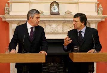 Έκτακτα μέτρα για την αντιμετώπιση της οικονομικής κρίσης ζητεί η ΕΕ