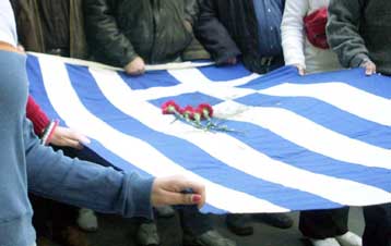 «Όχι» της ΠΑΣΠ στην πρόταση του ΠΑΣΟΚ για τη σημαία του Πολυτεχνείου