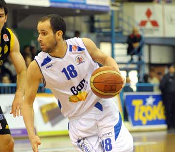 Υπέγραψε στο Μαρούσι ο Διαμαντόπουλος και… χαίρεται για αυτό