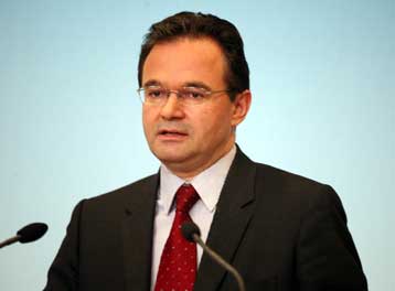 Δριμύτατη κριτική του ΠΑΣΟΚ προς την κυβέρνηση για τα περί ψευδομαρτύρων στην Εξεταστική