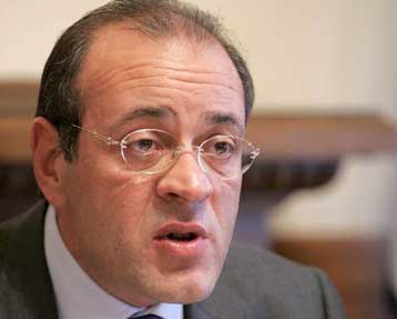 Περισσότερα μέτρα για την αντιμετώπιση της κρίσης ζητούν επιχειρήσεις και συνδικάτα