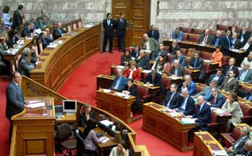Πυρ ομαδόν από την Αντιπολίτευση για την ομιλία Καραμανλή στην ΚΟ