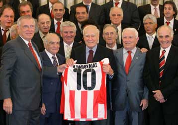 Συνάντηση Παπούλια με βετεράνους του Ολυμπιακού