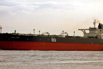 Ξεκίνησαν οι διαπραγματεύσεις με Σομάλους πειρατές για το σαουδαραβικό τάνκερ