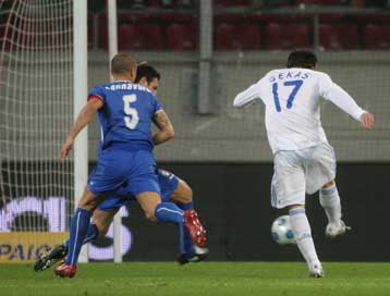 Κέρδισε παίκτες ο Ρεχάγκελ, έκανε ρεκόρ ο Λίπι μπροστά σε άδειες εξέδρες