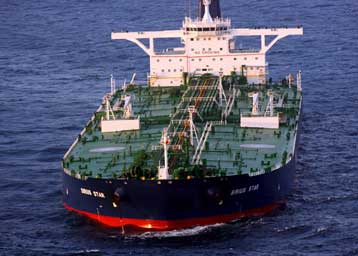 Ποσό-μαμούθ ζητούν ως λύτρα για το σούπερ τάνκερ οι Σομαλοί πειρατές