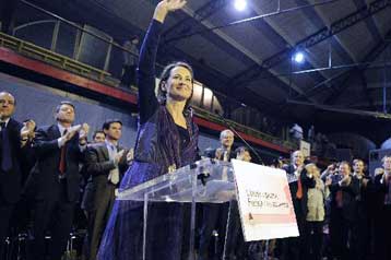 Νέο ηγέτη εκλέγει το κατακερματισμένο Σοσιαλιστικό Κόμμα της Γαλλίας