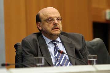 Κυβέρνηση κατά ΠΑΣΟΚ με αφορμή τη συνάντηση Παπακωνσταντίνου-Πάπιστα