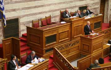 Αντιπαράθεση στη Βουλή για τα 28 δισ. ευρώ των Τραπεζών