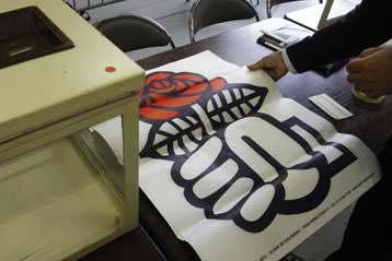 Ενώπιον του διλήμματος για την εκλογή νέου αρχηγού οι Γάλλοι Σοσιαλιστές