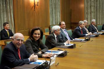 Περισσότερη δουλειά και ομαδικό πνεύμα ζήτησε από τους υπουργούς ο Κ.Καραμανλής