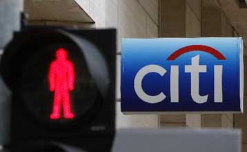 Πωλητήριο εξετάζει να βάλει η Citigroup, ενώ η μετοχή της βουλιάζει σε χαμηλό 15 ετών