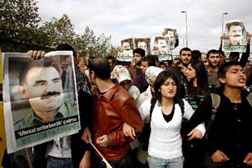 Αρση της απόλυτης απομόνωσης του Αμπντουλάχ Οτζαλάν εξετάζει η Τουρκία