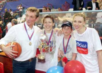 Θρήνος για τον προπονητή του μπάσκετ γυναικών, Νίκο Μαρίνο