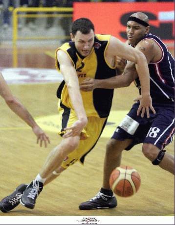 «Αγιος» Μάιλς για τον Πανιώνιο στον Αγιο Θωμά και 78-70 το Μαρούσι