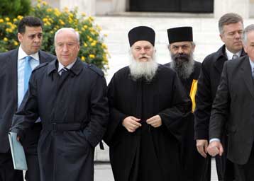 Εξηγήσεις διά υπομνήματος της Μ.Βατοπαιδίου στην Εξεταστική και αντεπίθεση μέσω ΣτΕ