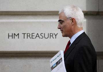 Σχέδιο φοροελαφρύνσεων με μείωση 2,5% στον ΦΠΑ θέτει σε εφαρμογή η βρετανική κυβέρνηση