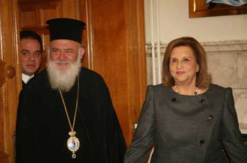 «Χωρίς προβλήματα το εφάπαξ των κληρικών», διαβεβαιώνει η υπουργός Απασχόλησης