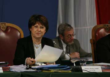 Και επισήμως η Μαρτίν Ομπρί στο «τιμόνι» των Γάλλων Σοσιαλιστών