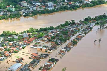 Ανεβαίνει ο αριθμός των νεκρών από τις καταρρακτώδεις βροχές σε Βραζιλία και Παναμά