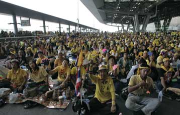 Πεδίο μάχης το υπό κατάληψη διεθνές αεροδρόμιο της Μπανγκόκ